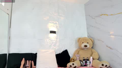 Snapshot of zorravioleta chatting on 10/23/25, 12:04 Violeta online show from 10/23/25, 12:04