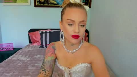 Snapshot of zorynvaal chatting on 05/30/26, 09:39 Mia online show from 05/30/26, 09:39