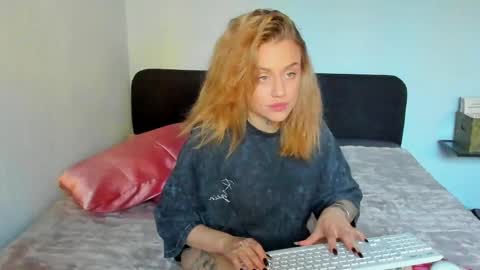 Snapshot of zorynvaal chatting on 06/03/26, 04:45 Mia online show from 06/03/26, 04:45