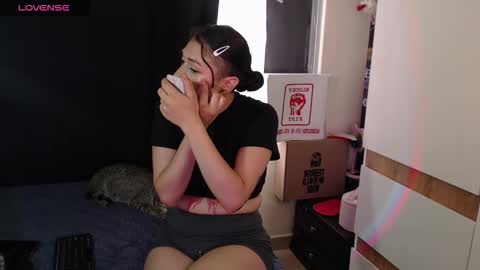 Snapshot of zowi_hottiee chatting on 11/13/25, 04:39 cintya kors online show from 11/13/25, 04:39