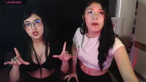 Snapshot of zowi_hottiee chatting on 11/21/25, 06:50 cintya kors online show from 11/21/25, 06:50