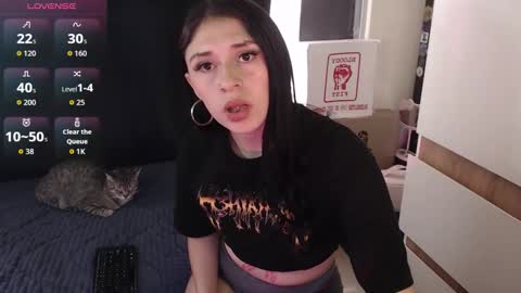 Snapshot of zowi_hottiee chatting on 11/27/25, 06:10 cintya kors online show from 11/27/25, 06:10