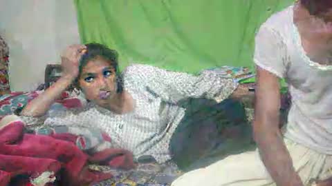 Snapshot of zoyakhan803 chatting on 10/25/25, 10:04 zoyakhan803 online show from 10/25/25, 10:04