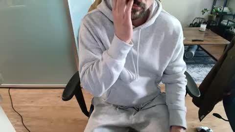 Snapshot of zuko_zen69 chatting on 02/20/26, 11:38 Zuko online show from 02/20/26, 11:38