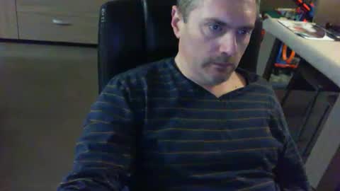 Snapshot of zultem chatting on 11/19/25, 04:45 zultem online show from 11/19/25, 04:45