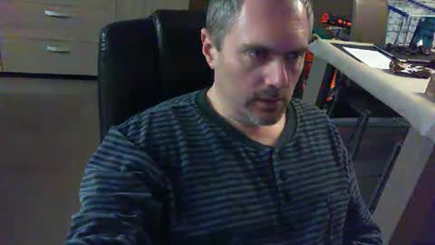 Snapshot of zultem chatting on 11/24/25, 04:01 zultem online show from 11/24/25, 04:01