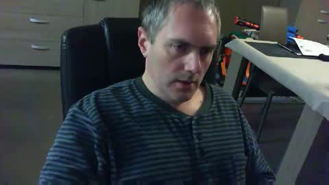 Snapshot of zultem chatting on 11/25/25, 04:23 zultem online show from 11/25/25, 04:23