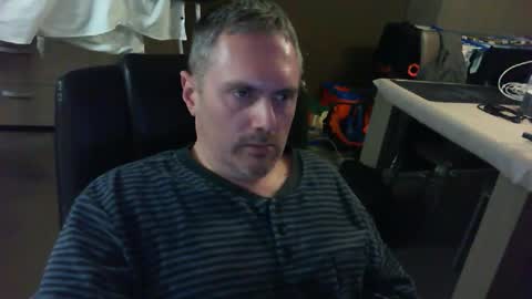 Snapshot of zultem chatting on 12/18/25, 04:51 zultem online show from 12/18/25, 04:51