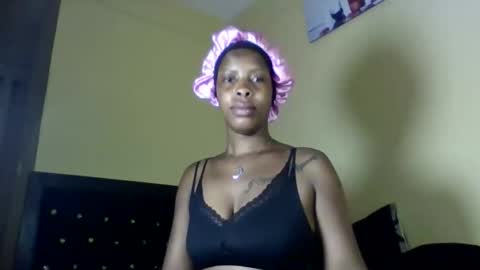 Snapshot of zurivelvetstudio chatting on 05/17/26, 05:27 zurivelvetstudio online show from 05/17/26, 05:27
