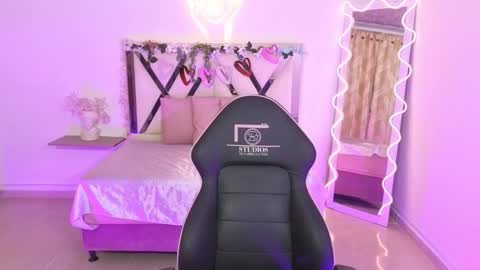 ZURY   online show from 09/15/25, 11:54