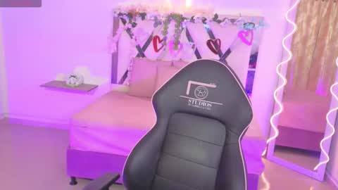 Snapshot of zury_tay chatting on 10/03/25, 11:51 ZURY online show from 10/03/25, 11:51