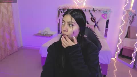 Snapshot of zury_tay chatting on 10/19/25, 11:33 ZURY online show from 10/19/25, 11:33