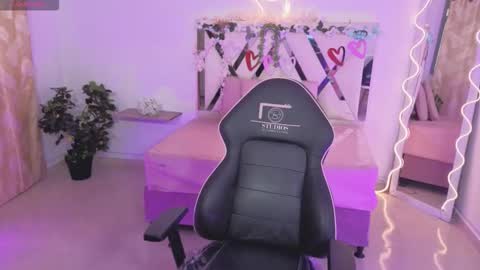 Snapshot of zury_tay chatting on 11/14/25, 11:31 ZURY online show from 11/14/25, 11:31