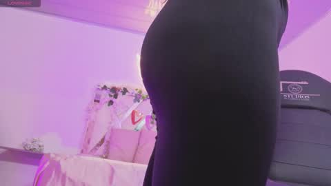 Snapshot of zury_tay chatting on 11/26/25, 11:33 ZURY online show from 11/26/25, 11:33