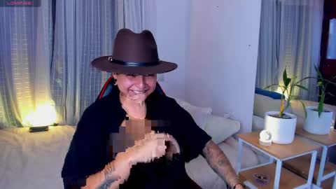 Snapshot of zuryramirez_ chatting on 04/18/26, 10:32 Zury Ramirez online show from 04/18/26, 10:32