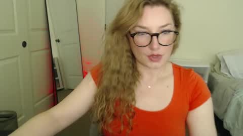 Snapshot of zuzuclaire chatting on 03/18/26, 08:45 Carly online show from 03/18/26, 08:45