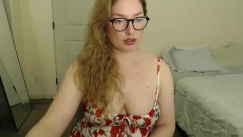 Snapshot of zuzuclaire chatting on 06/06/26, 09:08 Carly online show from 06/06/26, 09:08