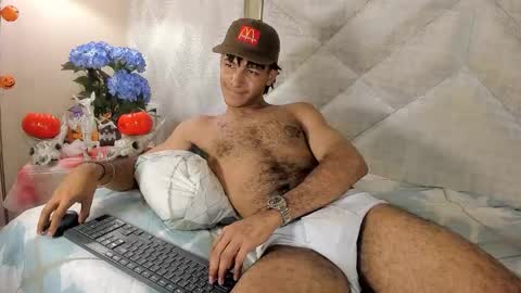 Snapshot of zyan_moreno chatting on 10/27/25, 02:10 zyan_moreno online show from 10/27/25, 02:10