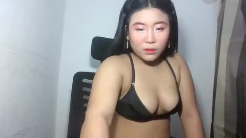 Snapshot of zyeii chatting on 09/21/25, 01:13 sweet lylia online show from 09/21/25, 01:13