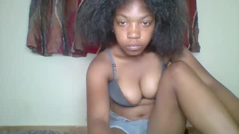 zyraelle_01 online show from 04/24/26, 10:07