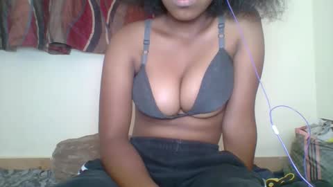 zyraelle_01 online show from 04/25/26, 08:28