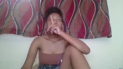 zyraelle_01 online show from 05/01/26, 09:36