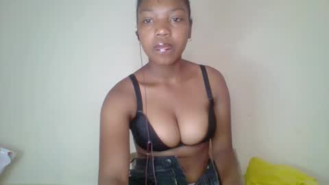 zyraelle_01 online show from 05/07/26, 08:42