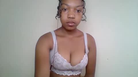 zyraelle_01 online show from 05/10/26, 05:56