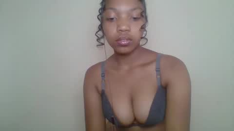 zyraelle_01 online show from 05/14/26, 10:55