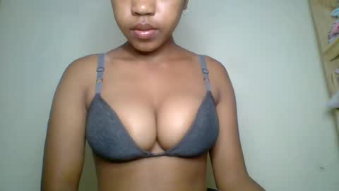 zyraelle_01 online show from 06/12/26, 03:11
