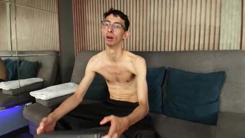 Zyro Nigth online show from 11/12/25, 02:28