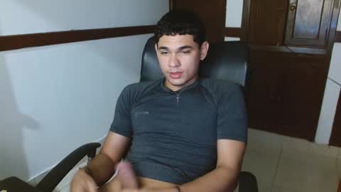 Snapshot of zyrosxk chatting on 09/23/25, 05:32 antonio felipe online show from 09/23/25, 05:32