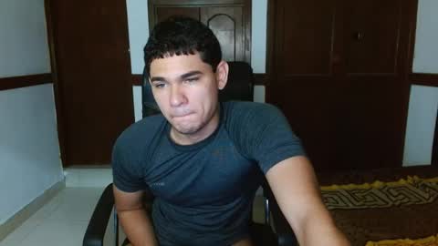 Snapshot of zyrosxk chatting on 09/24/25, 12:25 antonio felipe online show from 09/24/25, 12:25