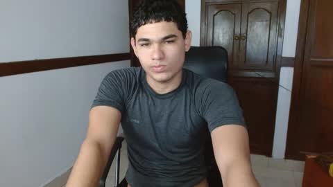 Snapshot of zyrosxk chatting on 10/07/25, 02:58 antonio felipe online show from 10/07/25, 02:58