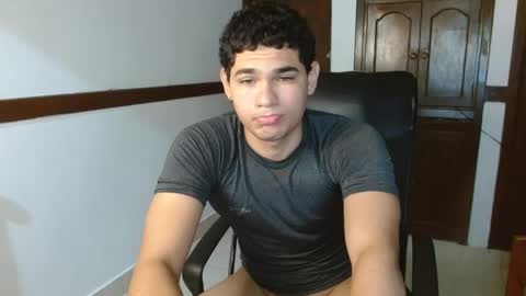 Snapshot of zyrosxk chatting on 10/08/25, 07:50 antonio felipe online show from 10/08/25, 07:50