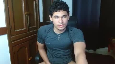 Snapshot of zyrosxk chatting on 10/21/25, 06:14 antonio felipe online show from 10/21/25, 06:14