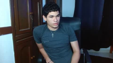 Snapshot of zyrosxk chatting on 10/25/25, 06:54 antonio felipe online show from 10/25/25, 06:54