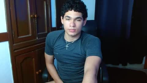 Snapshot of zyrosxk chatting on 10/31/25, 06:58 antonio felipe online show from 10/31/25, 06:58