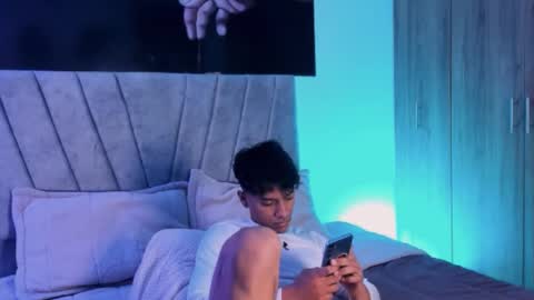 zyzz_1812 online show from 10/17/25, 06:32