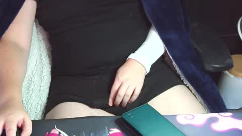 Snapshot of zzz1111230776 chatting on 10/24/25, 10:22 zzz1111230776 online show from 10/24/25, 10:22