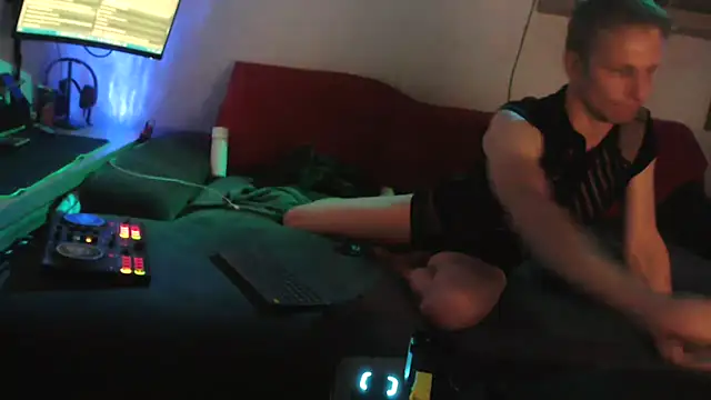 Snapshot of davidgntxxxxx chatting on 10/18/25, 04:41 davidgntxxxxx online show from 10/18/25, 04:41