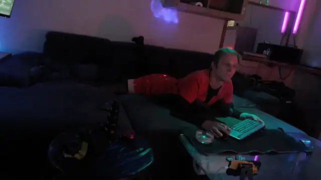 Snapshot of davidgntxxxxx chatting on 12/14/25, 12:54 davidgntxxxxx online show from 12/14/25, 12:54