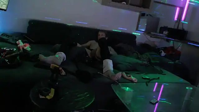 Snapshot of davidgntxxxxx chatting on 12/15/25, 01:54 davidgntxxxxx online show from 12/15/25, 01:54