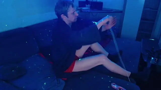 Snapshot of davidgntxxxxx chatting on 12/16/25, 06:46 davidgntxxxxx online show from 12/16/25, 06:46