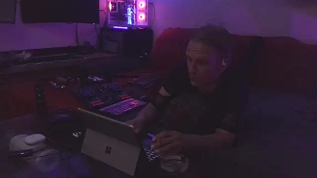 Snapshot of davidgntxxxxx chatting on 04/30/26, 05:52 davidgntxxxxx online show from 04/30/26, 05:52