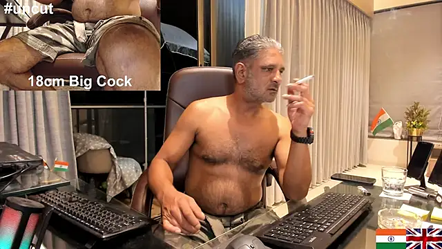 Snapshot of OnlineBossUK chatting on 02/17/25, 06:04 OnlineBossUK online show from 02/17/25, 06:04