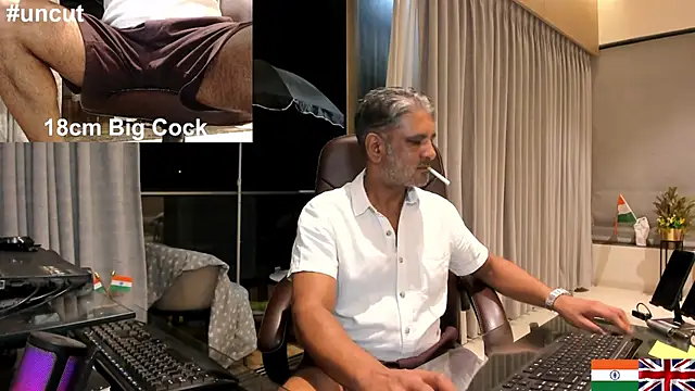 Snapshot of OnlineBossUK chatting on 02/19/25, 05:27 OnlineBossUK online show from 02/19/25, 05:27