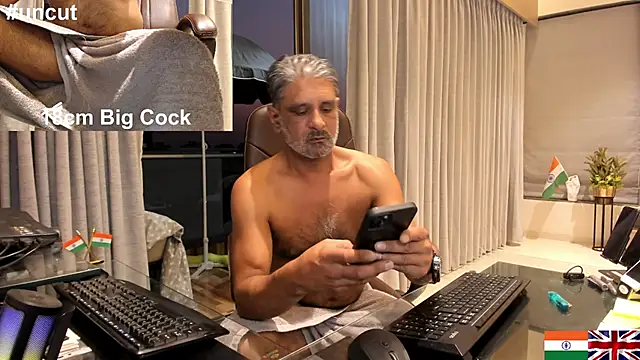 Snapshot of OnlineBossUK chatting on 02/21/25, 01:33 OnlineBossUK online show from 02/21/25, 01:33