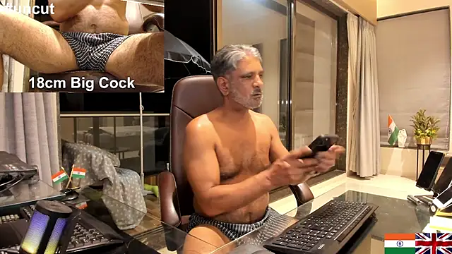 Snapshot of OnlineBossUK chatting on 02/23/25, 12:41 OnlineBossUK online show from 02/23/25, 12:41