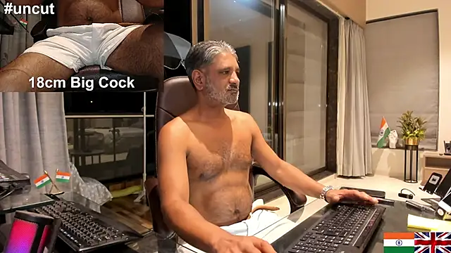 Snapshot of OnlineBossUK chatting on 02/25/25, 04:21 OnlineBossUK online show from 02/25/25, 04:21